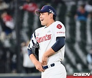 "지금 대로라면 AG 국가대표" 김진욱을 향한 KBO 최다안타 해설위원의 극찬