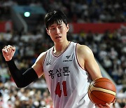 KGC 팬들 영웅 '오세근' 연호했다, 23점 9R 폭풍활약... SK 상대로 3차전 81-70 역전승 [잠실 현장]