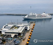 속초항 입항하는 실버위스퍼호