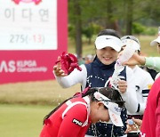 [포토]이다연 '시원한 우승 축하 물세레'