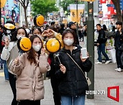 [포토]명동거리 다시 찾은 외국인 관광객