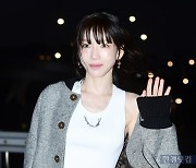 [포토] 소녀시대 태연, '사랑스러운 손인사~'