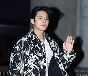 [포토] 세븐틴 민규, '카리스마 넘치는 모습으로 등장'