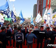 한국노총 전국노동자대회 '깃발 입장'