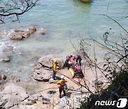 부안 고사포 해안 절벽서 50대 남성 4m 아래 추락…해경 구조