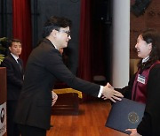 첫발 떼는 검사들에 한동훈·이원석… 볼테르·괴테 명언 인용해 조언