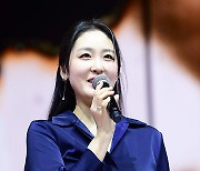 신아영 아나운서 ‘르세라핌 쇼케이스 진행’ [MK포토]