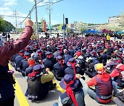 건설노조 간부 3명 구속영장 기각…분신 간부는 위독