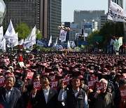 “노조 파괴의 참극”···노동절에 분신까지 치닫은 ‘극단 노정’