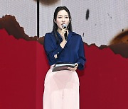 [포토] 신아영 아나운서, 르세라핌 쇼케이스 진행