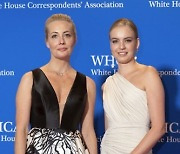 WHCA Dinner Red Carpet