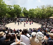 근로자의 날 한국민속촌 찾은 시민들