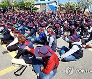 건설노조 간부 분신…노조원 긴급 집회