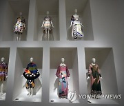 "Karl Lagerfeld: A Line of Beauty" MET Museum Exhibition