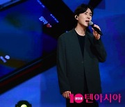 [TEN 포토] 신유 '제정신은 아니지만 떨리는 쇼케이스'