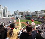 3949일 만에 1위 오른 롯데, 부산 갈매기의 화려한 부활?