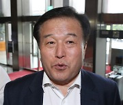 국회 찾은 이진복 정무무석