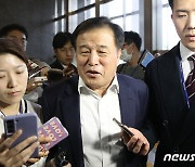 국회 찾은 이진복 정무수석