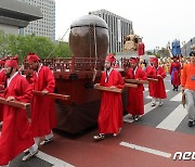 '세종대왕 동상 지나 성주 태봉지로'