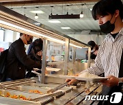 "식단이 알차요" 배재대·목원대 '천원의 아침밥'…배식 30분 만에 동나