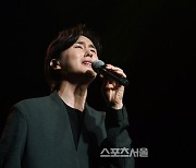 [포토]신유, ‘왜 그렇게 사셨어요’로 2년 만에 컴백