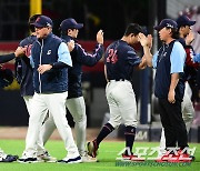 엇갈린 '전국구 인기팀'들의 운명, KIA-삼성 울고 롯데만 웃었다