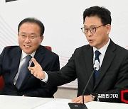 [포토] 윤재옥 예방하는 박광온