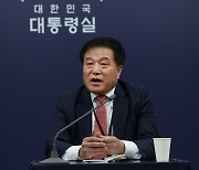 [속보] 이진복, 태영호 녹취록 논란에 “공천은 당에서...전혀 얘기한 바 없다”