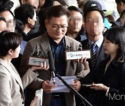 [머니S포토] 檢 자진출두 송영길 "주변말고 저를 구속시켜달라"