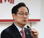 인사말 하는 박수영 여의도연구원장