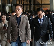 '돈 봉투 살포 의혹' 송영길, 입장 표명 없이 검찰 자진 출석