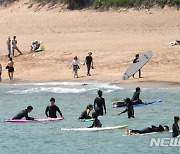 '제주 해변은 여름 분위기 물씬'