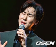 신유,'음악에 빠져' [사진]