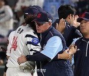 롯데의 연승, 1위, 매진···서튼 감독 “꾸준하게 이런 경기 해야 한다”[스경x브리핑]