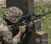 M4 사격하는 미군