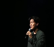 신유, 신곡 '왜 그렇게 사셨어요' 발매 기념 쇼케이스