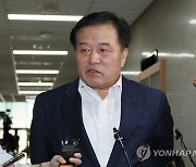 취재진 질문에 답하는 이진복 대통령실 정무수석