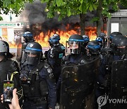 격렬했던 프랑스 노동절 시위…540명 체포·경찰 406명 부상