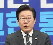 의총서 모두 발언하는 이재명 대표