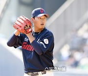 ‘9연승’ 롯데 서튼 감독 “나균안, 의심할 여지 없는 MVP” [백스톱]