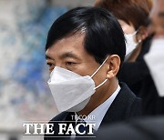 '김학의 출금 수사 방해' 이성윤 징계 심의 정지