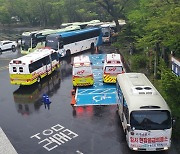 수학여행 온 고교생 한라산 강우로 저체온증 호소…소방 출동