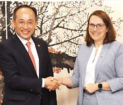 Polish fin min in Seoul after milestone defense and reactor deals