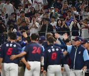 '단독 1위' 롯데의 9연승…팬들도 "이게 무슨 일?"