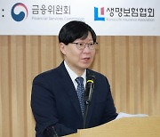 개회사 하는 김소영 부위원장