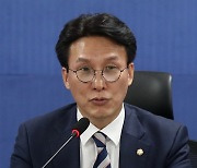 발언하는 김민석 더불어민주당 정책위의장