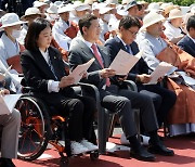 '아미타불교요양병원 개원식' 참석한 김동연 지사와 국회의원들