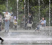 초여름 날씨에 시원한 분수대 만끽 [뉴시스Pic]