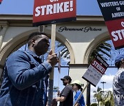 USA STRIKE WRITERS GUILD OF AMERICA