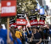 USA STRIKE WRITERS GUILD OF AMERICA